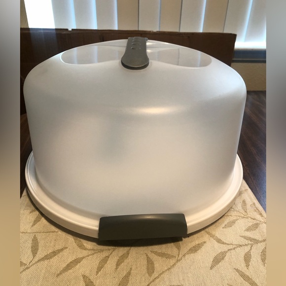 Sterilite - Large Cake Keeper/Transporter - Picture 3 of 5